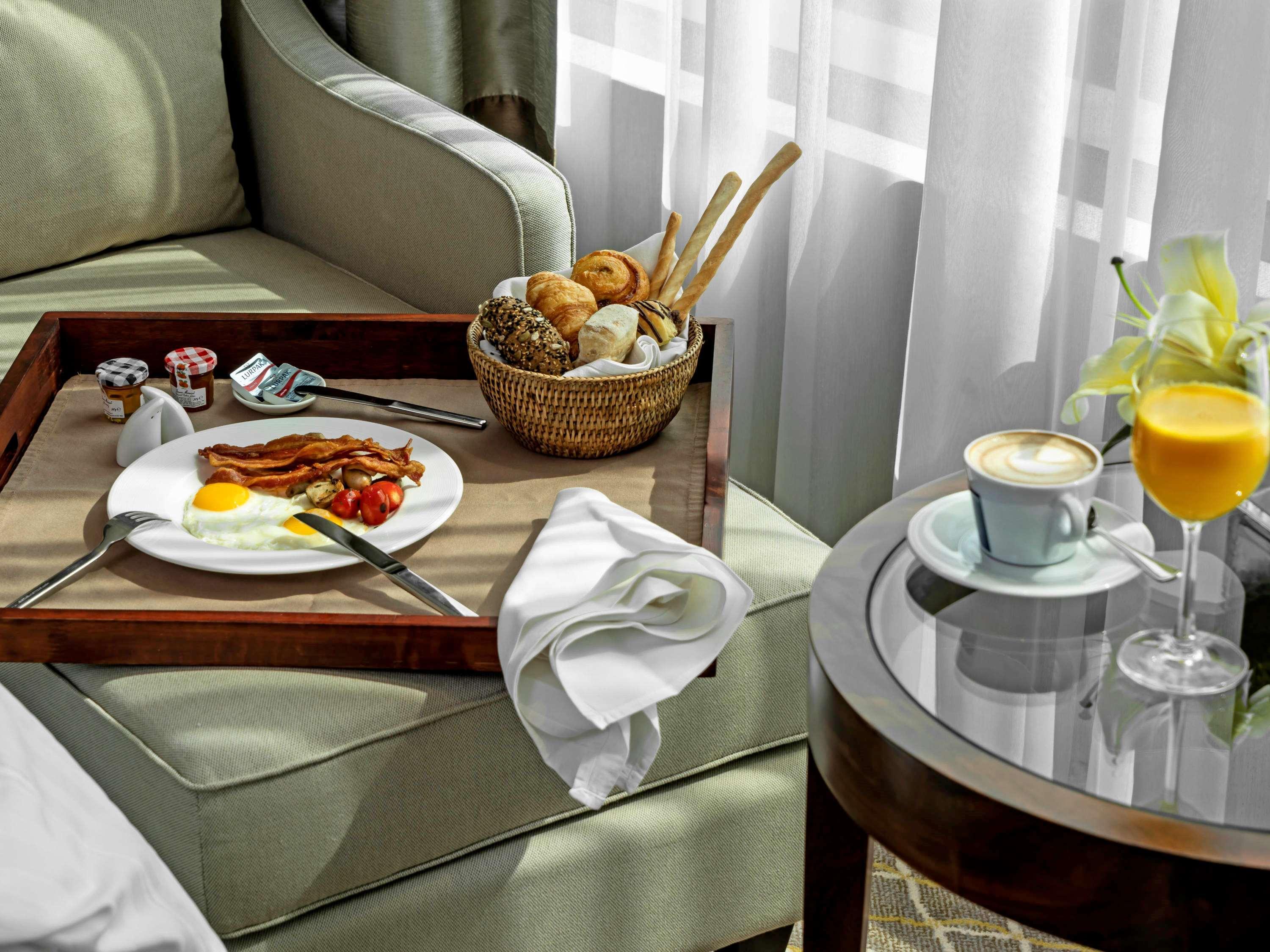 Pullman Yangon Centrepoint Otel Dış mekan fotoğraf